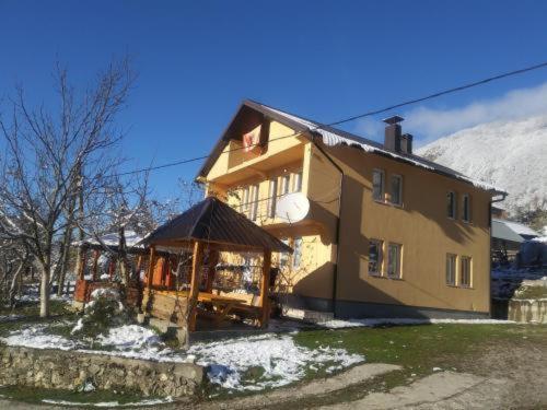 Dedushi Guesthouse &Wood Cabins-Camping Place Gusinje Buitenkant foto